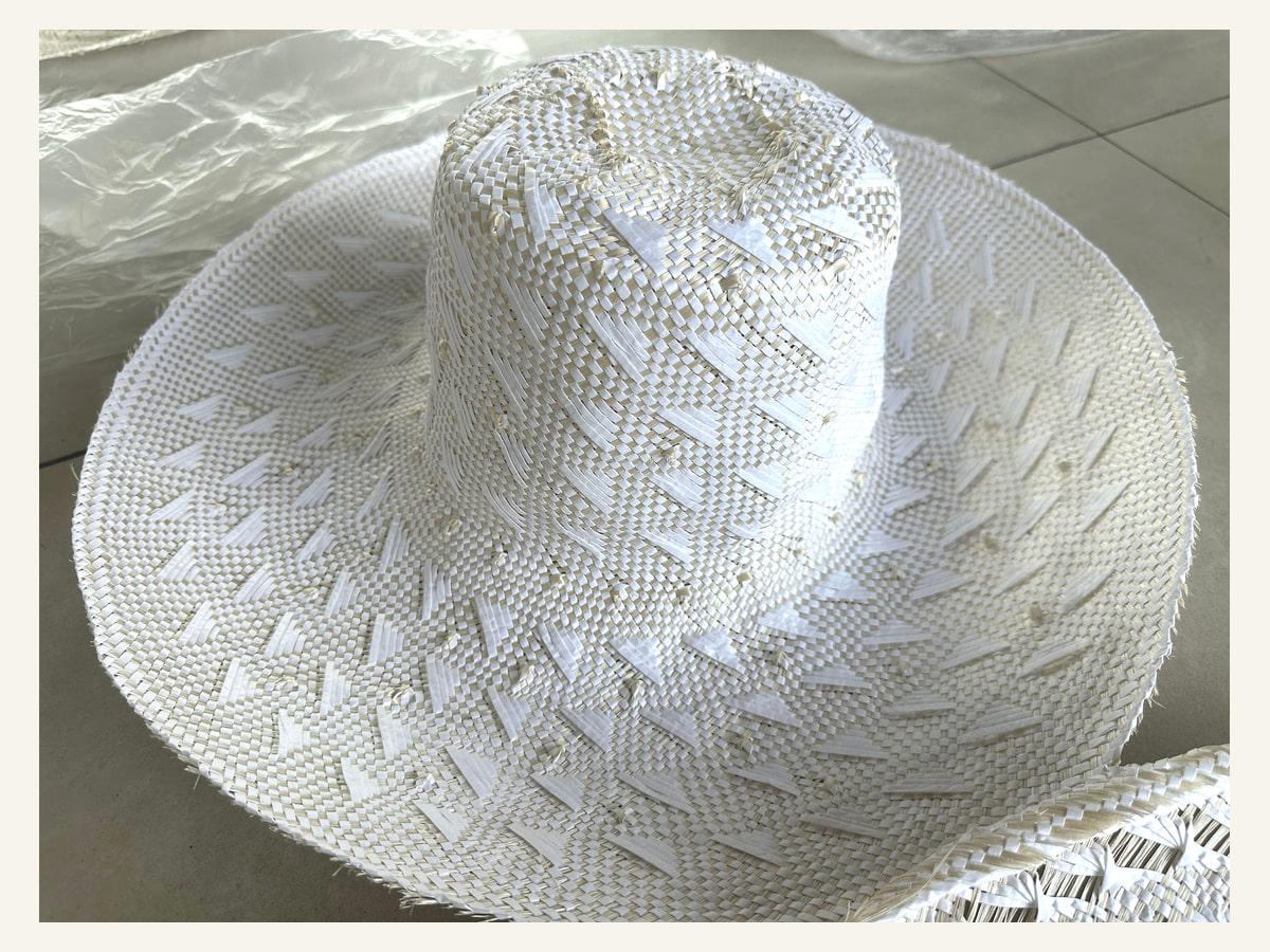Large-Diamond Openwork Natural Straw Hat Body N24 for Wholesale | product photo